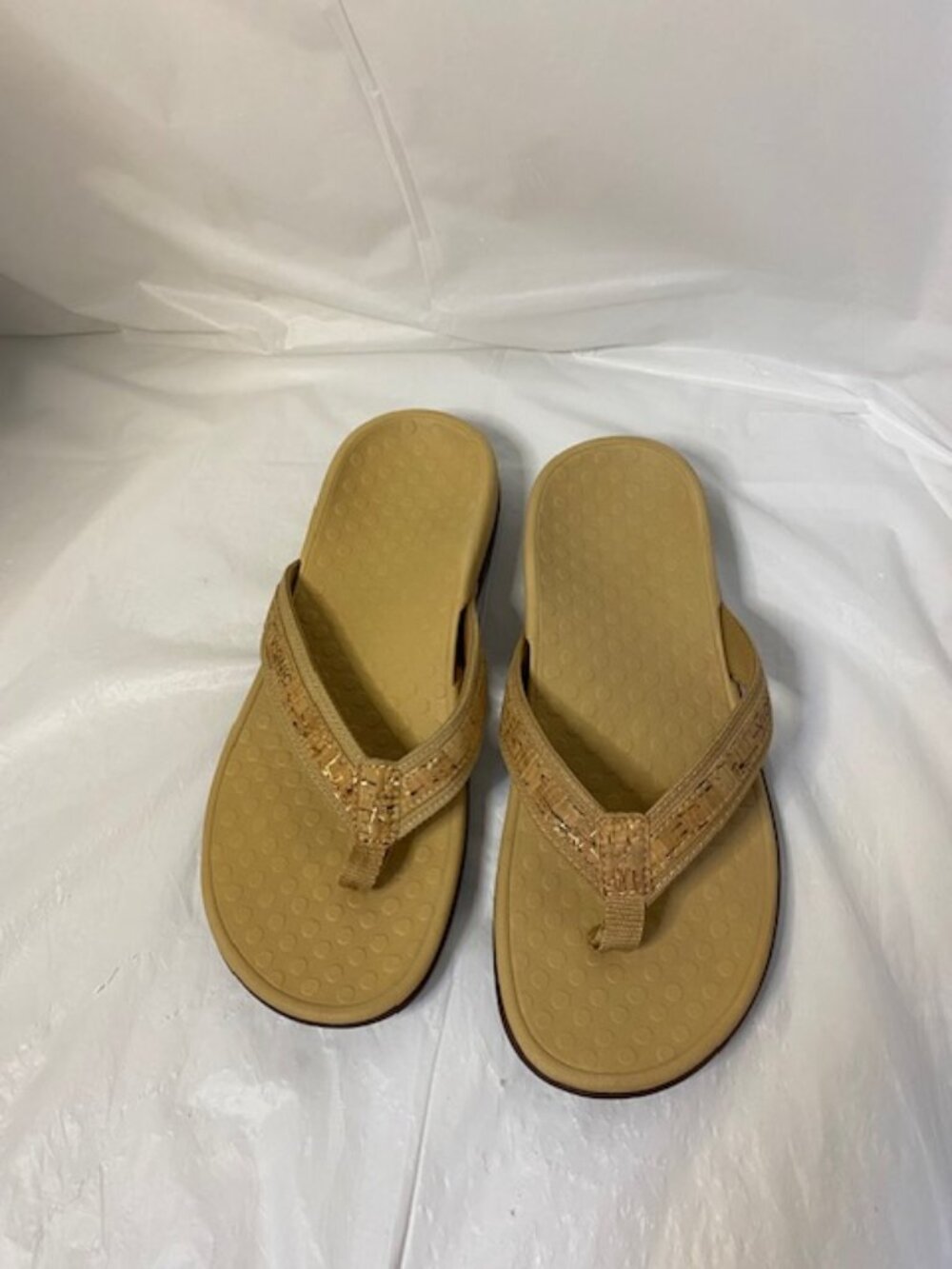 Vionic Tide II Orthotic Thong Sandals w/ Gold Cork strap, Women's size 8
